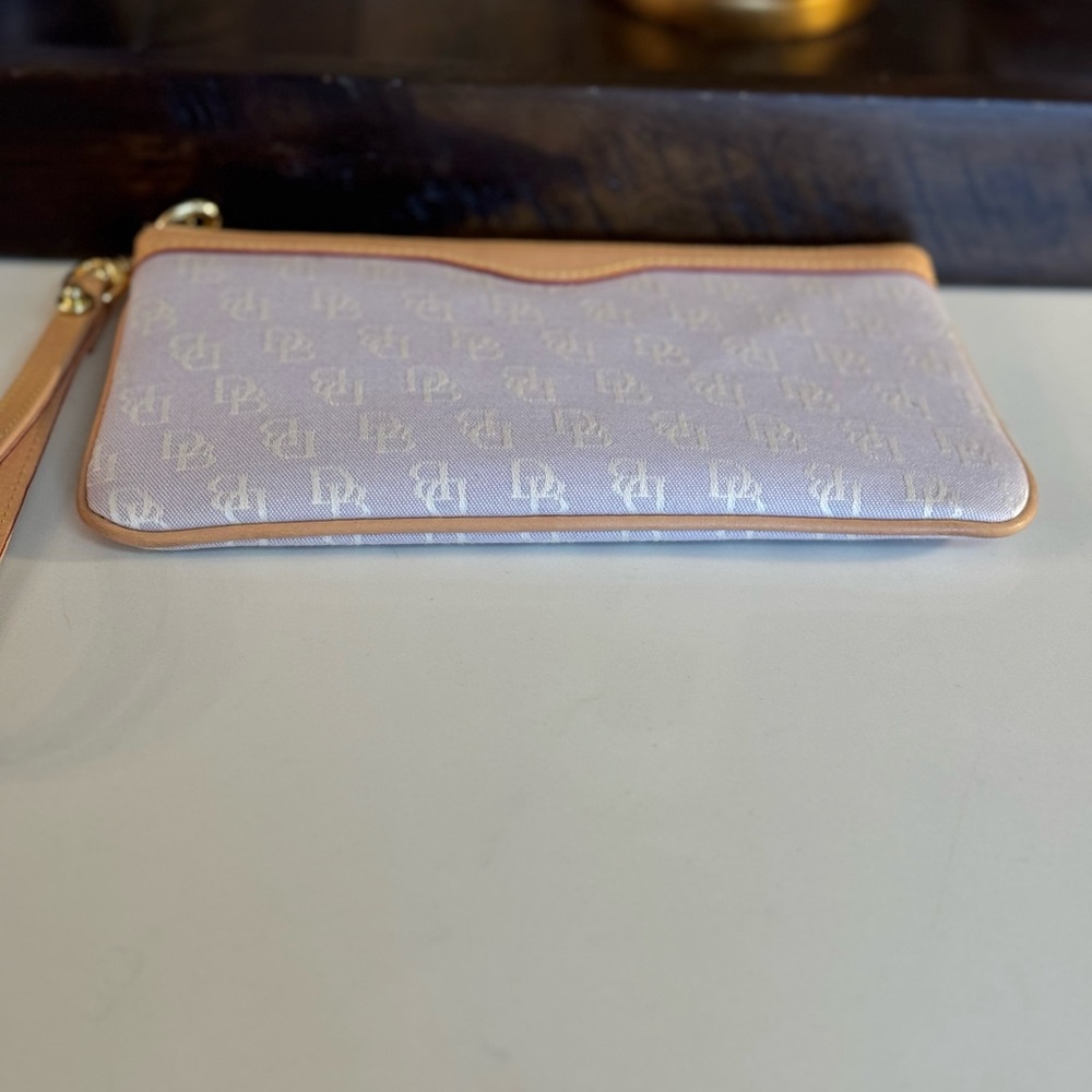 NWT DOONEY AND BOURKE LIGHT LAVENDER WRISTLET WITH LEATHER TRIM! - Picture 4 of 9